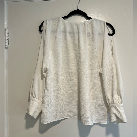 Calvin Klein Women's Medium Cold Shoulder White Blouse. Crushed Textured Fabric. - Picture 2 of 10